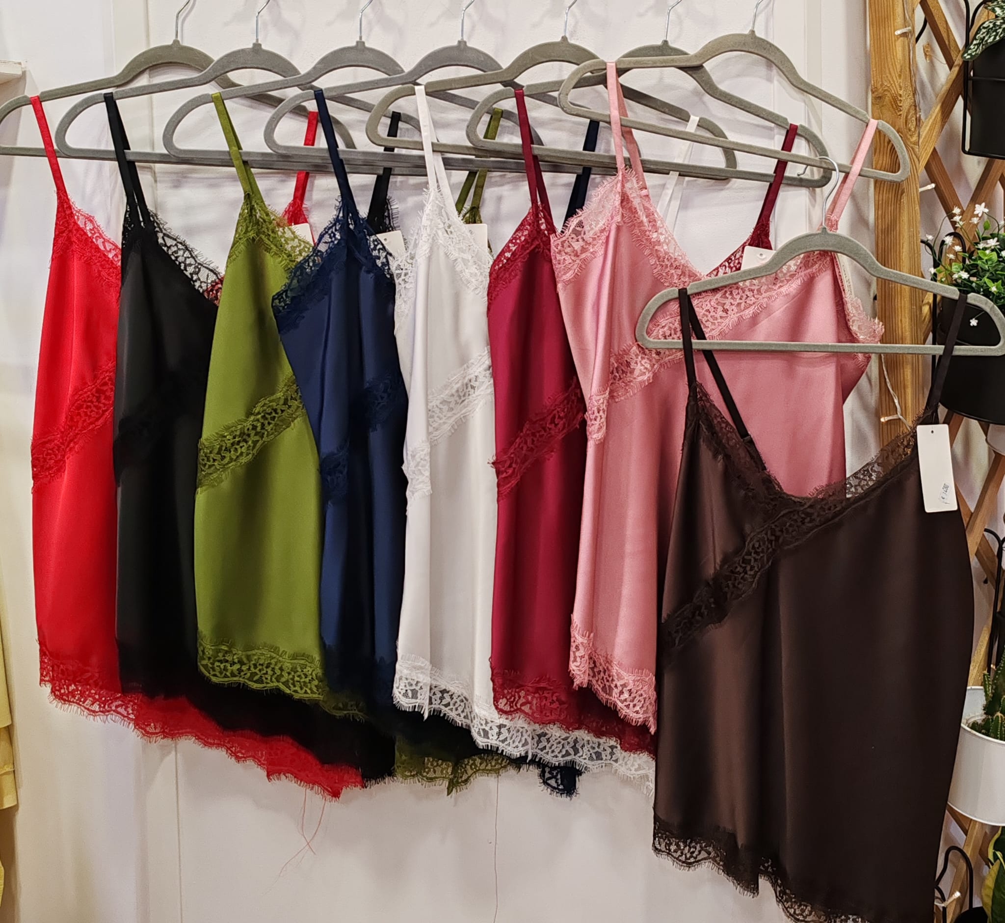 TOP LENCERO TIRANTE REGULABLE