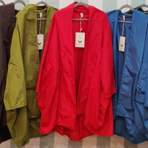 PARKA CORTE GLOBO CAPUCHA