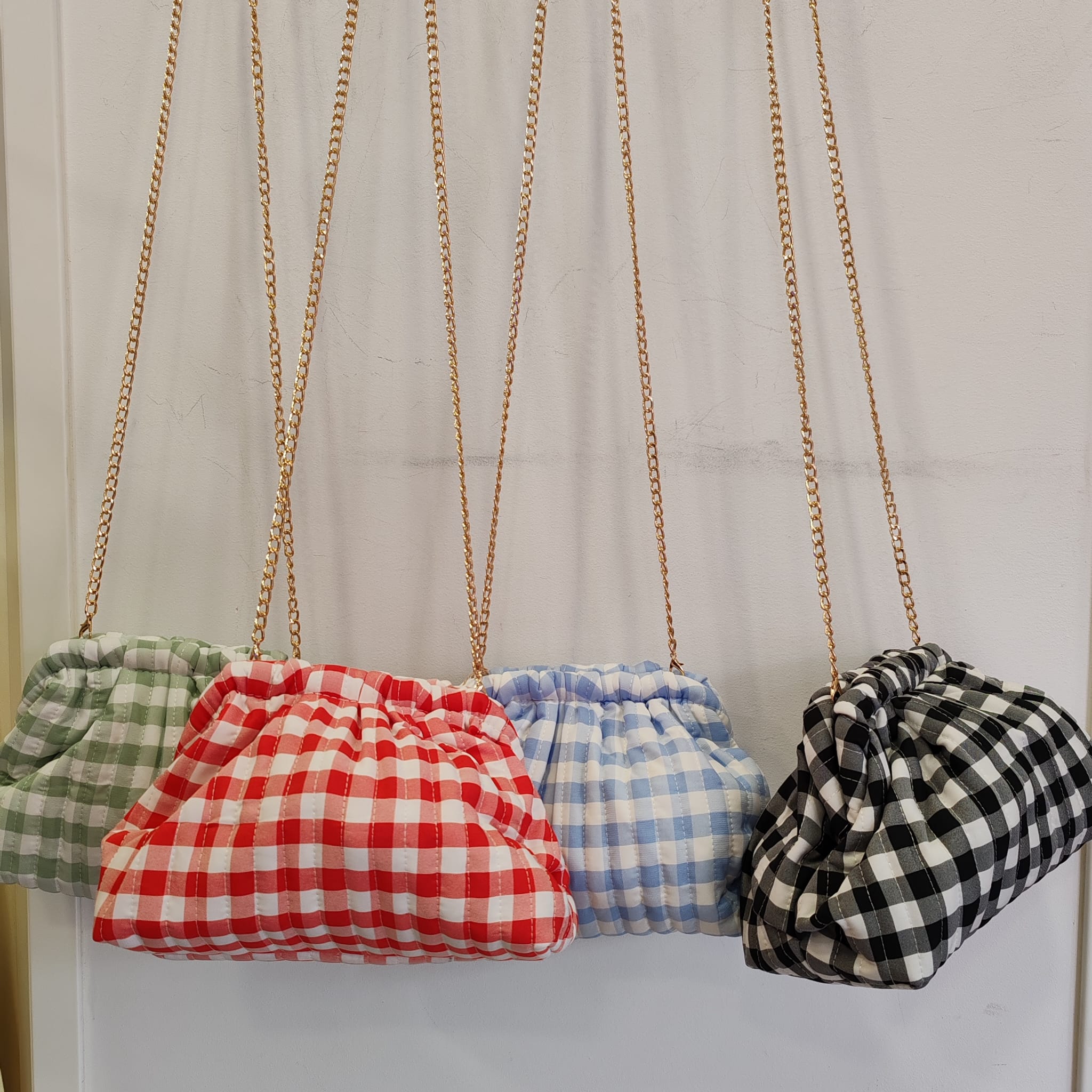 BOLSITO ACOLCHADO CADENA - Imagen 2