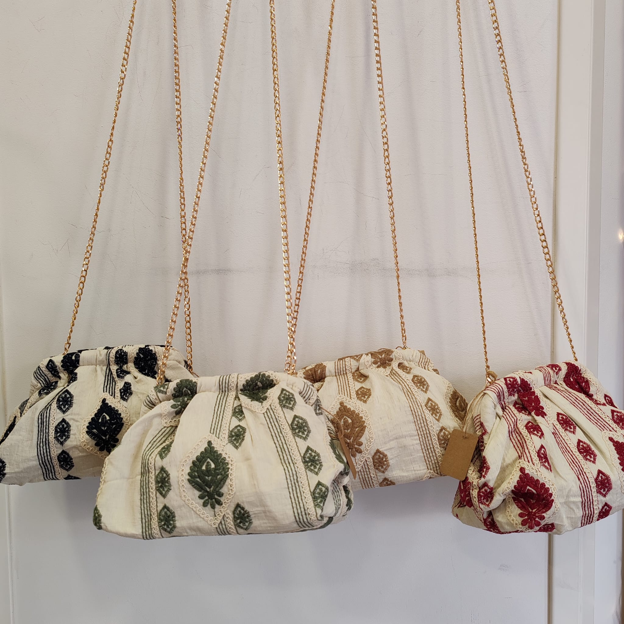 BOLSITO ACOLCHADO CADENA - Imagen 3