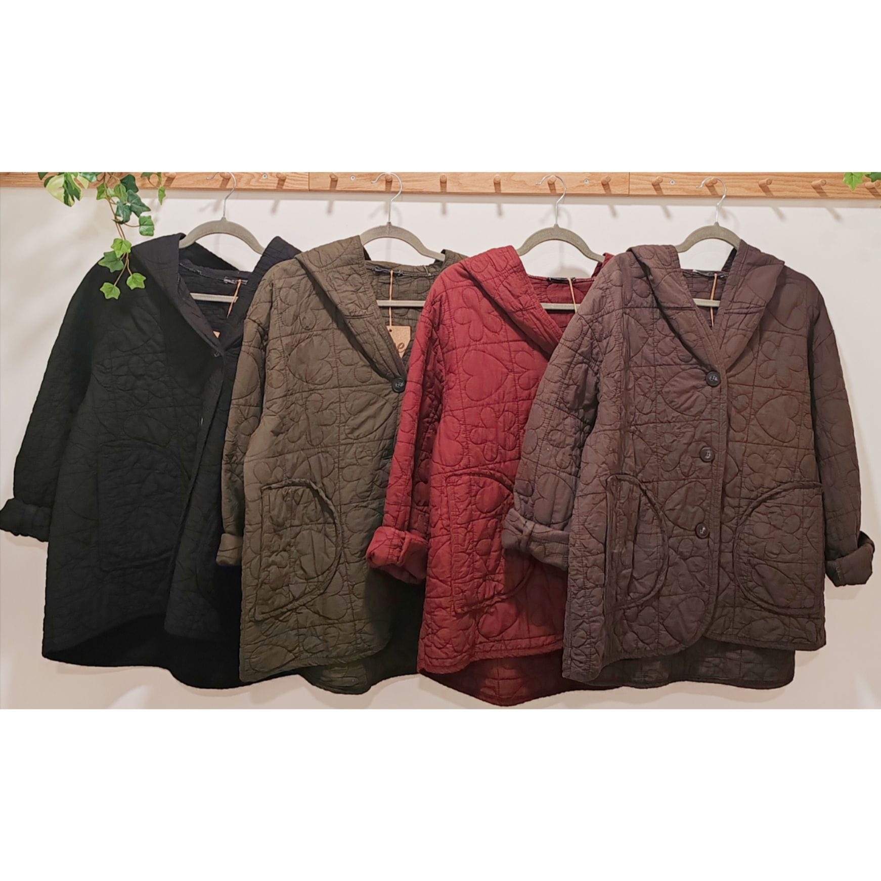 CHAQUETA GUATEADA CAPUCHA