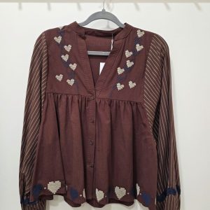 BLUSA CORAZONES BORDADOS