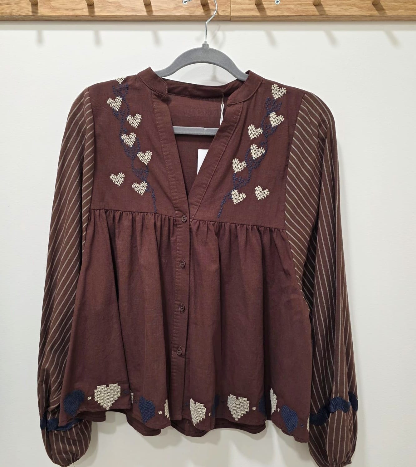 BLUSA CORAZONES BORDADOS