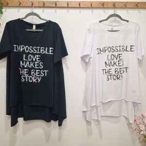 CAMISETA FRASE ASIMÉTRICA