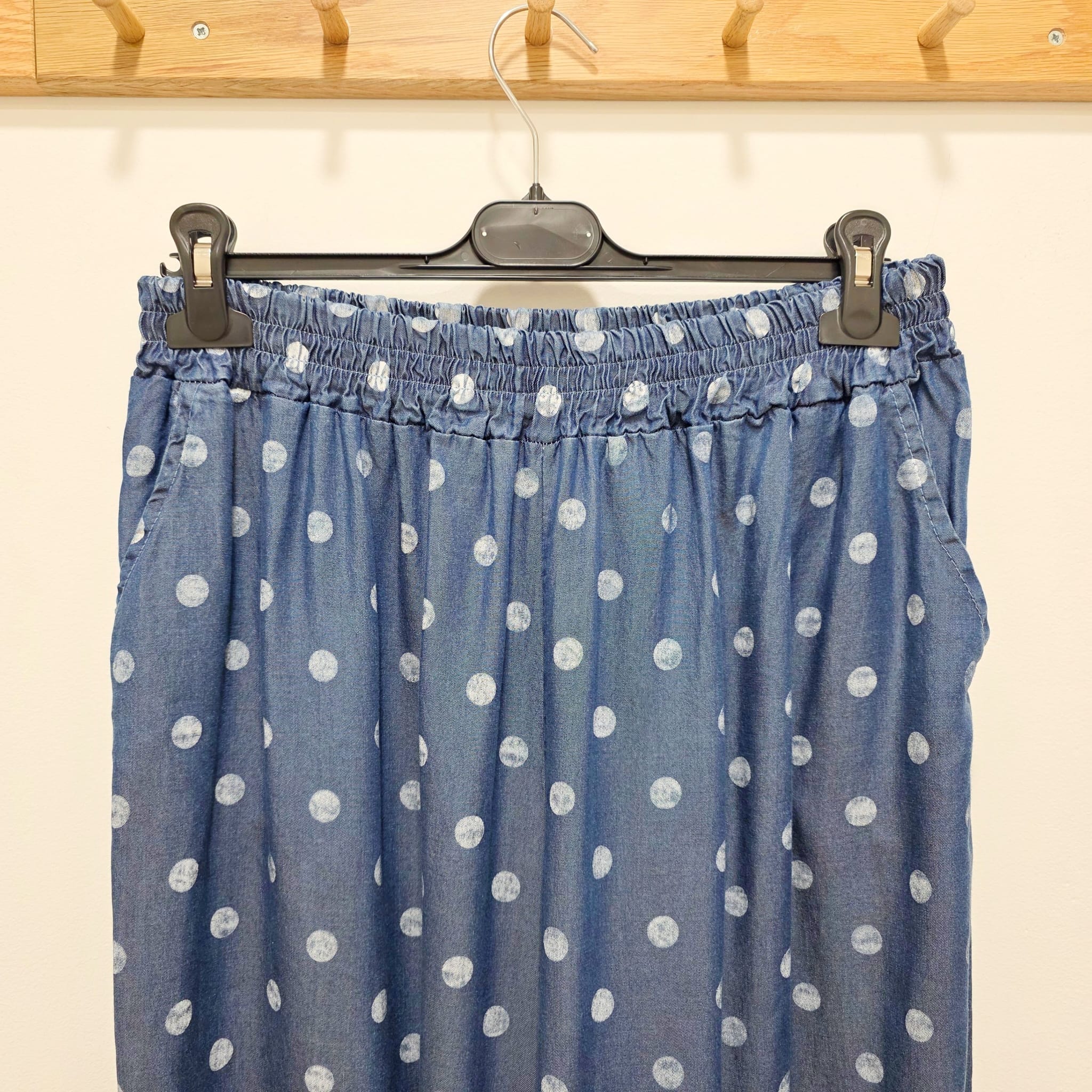 PANTALÓN DENIM LYOCELL LUNARES - Imagen 2