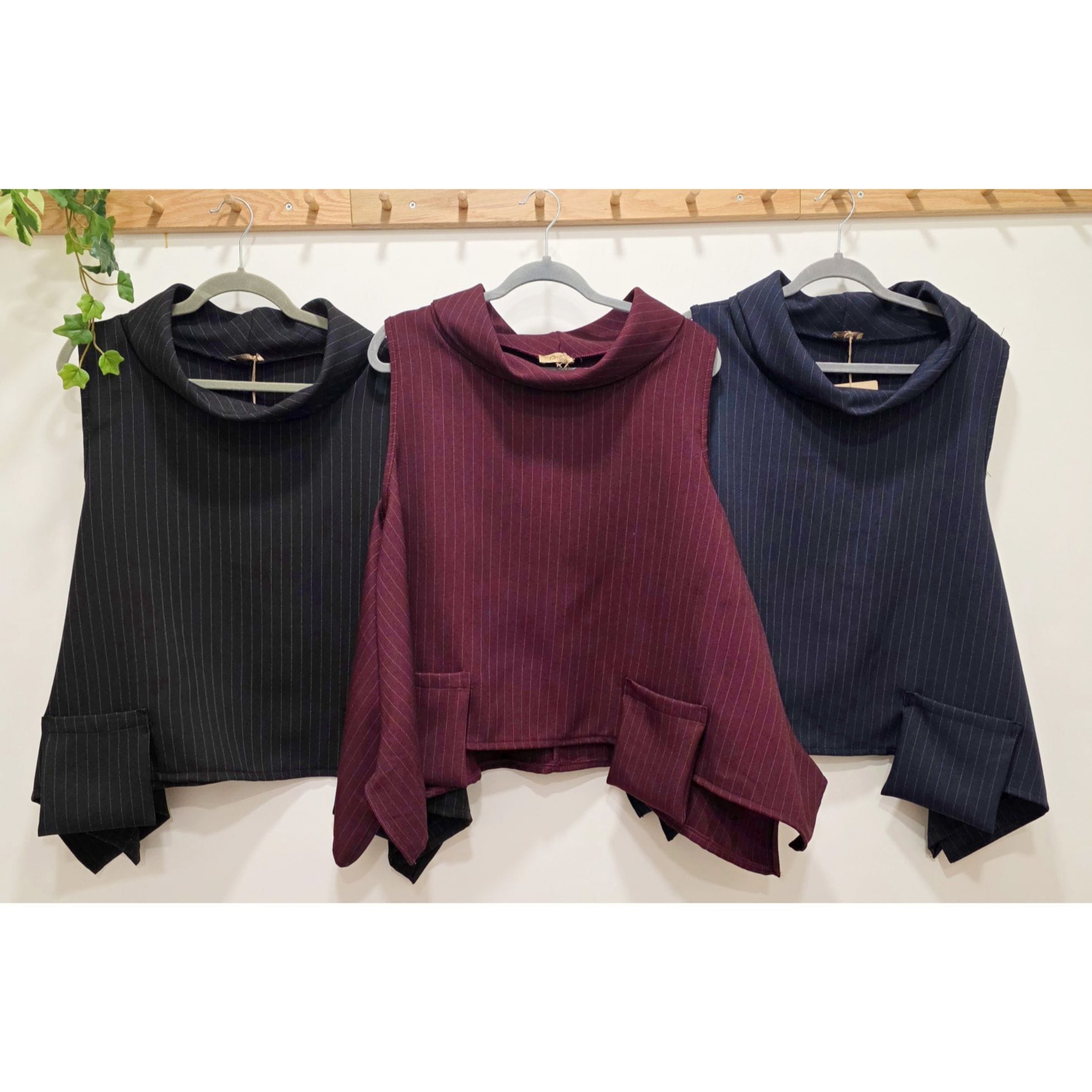 BLUSA ESTILO CHALECO RAYA DIPLOMÁTICA