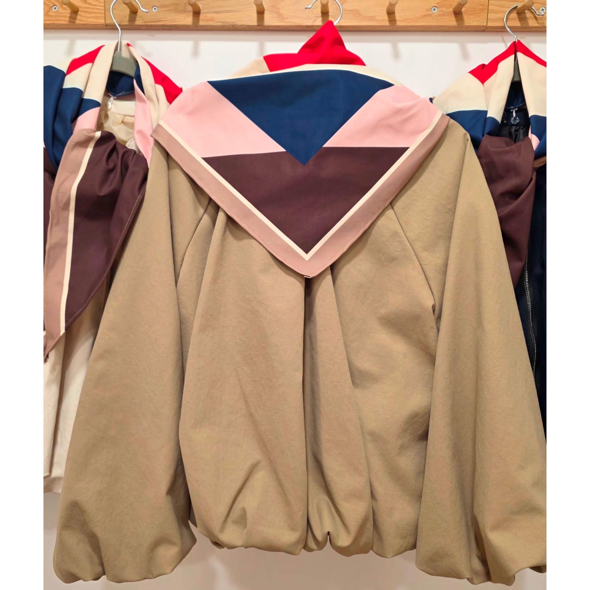 BOMBER CON PAÑUELO DESMONTABLE - Imagen 3