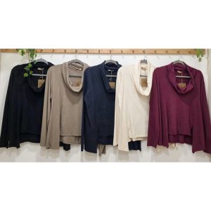 CAMISETA CUELLO DESBOCADO