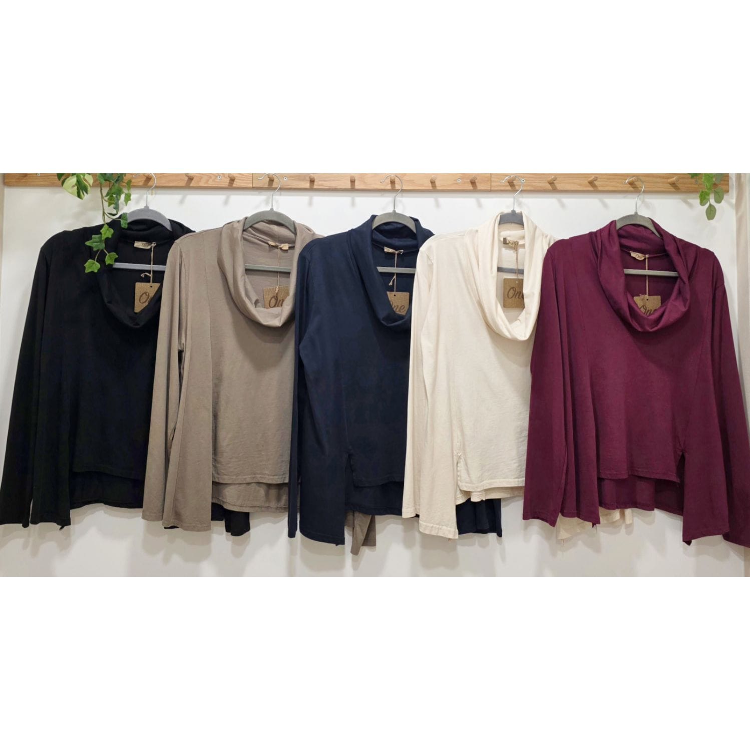 CAMISETA CUELLO DESBOCADO