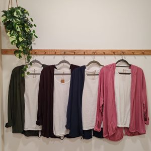 CHAQUETA CAPUCHA CON CAMISETA