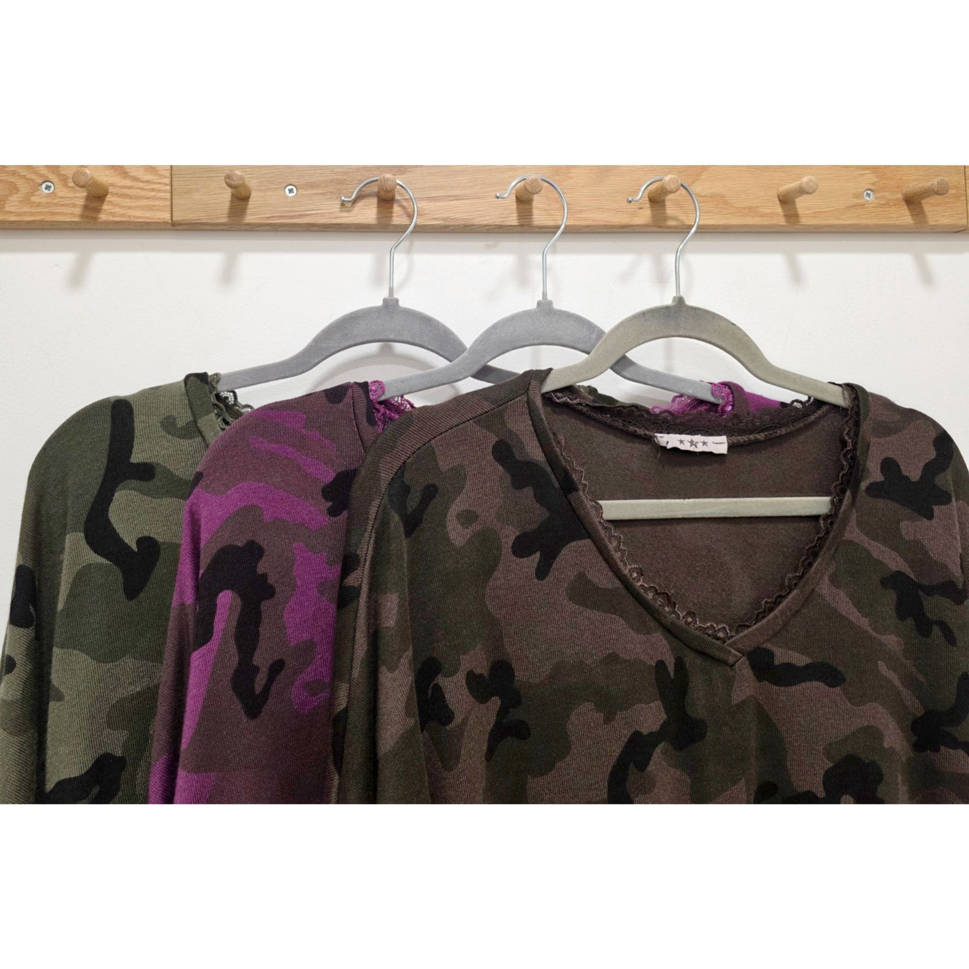 CAMISETA PUNTO CAMUFLAJE PUNTILLA - Imagen 2