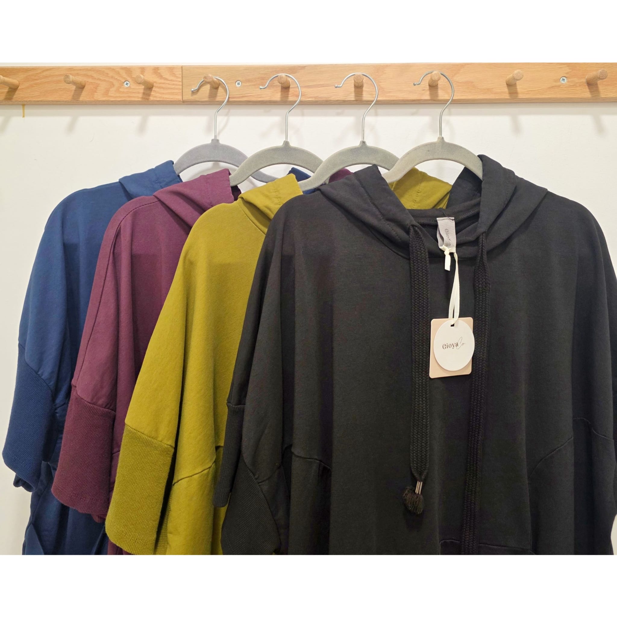 SUDADERA TIPO PONCHO CAPUCHA - Imagen 2